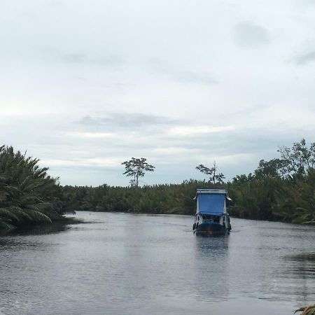 Orangutan Shaka Houseboat With Cabin Pangkalanbuun Extérieur photo