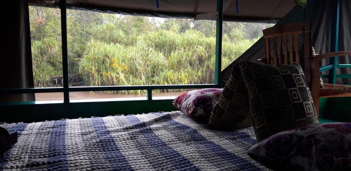 Orangutan Shaka Houseboat With Cabin Pangkalanbuun Extérieur photo
